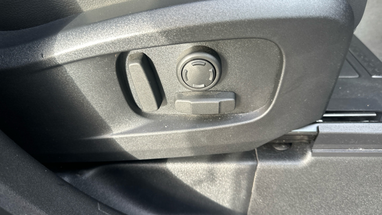 Land Rover Defender 3.0 D250 X-Dynamic SE 110 5dr Auto Diesel Estate